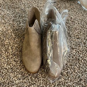 New Vince Camuto Booties Taupe